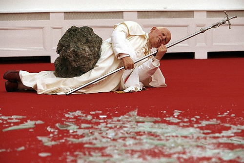 Maurizio Cattelan, La Nona Ora, 2001 © DR